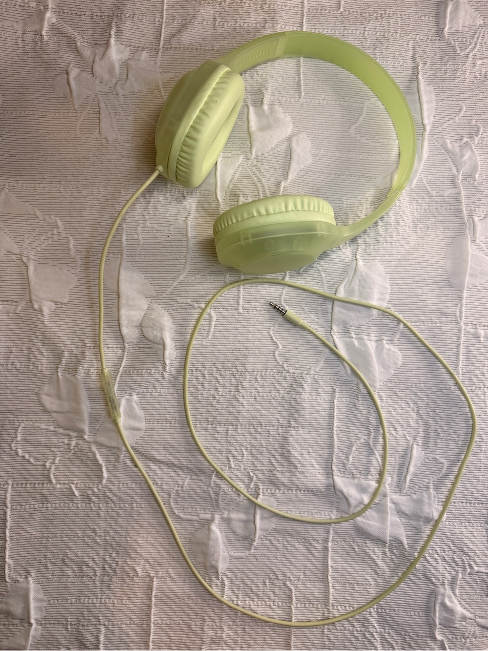 Y2K/Cyber Light Green Wired On-Ear Headphones - Comfortable Everyday Audio